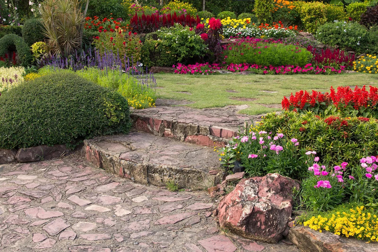 Dieselbe Gartenanlage nach der Neugestaltung durch RWB